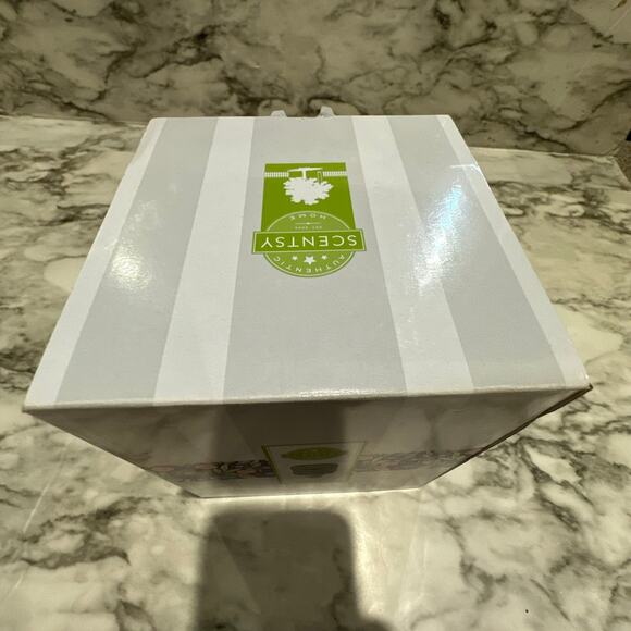 Scentsy Under Wraps Warmer - Picture 5 of 9